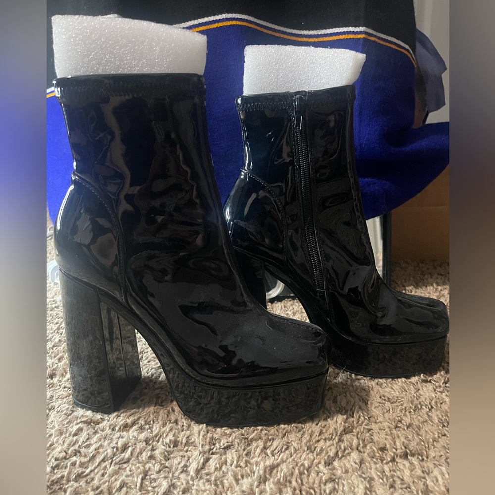 Steven Madden Black patent leather boots